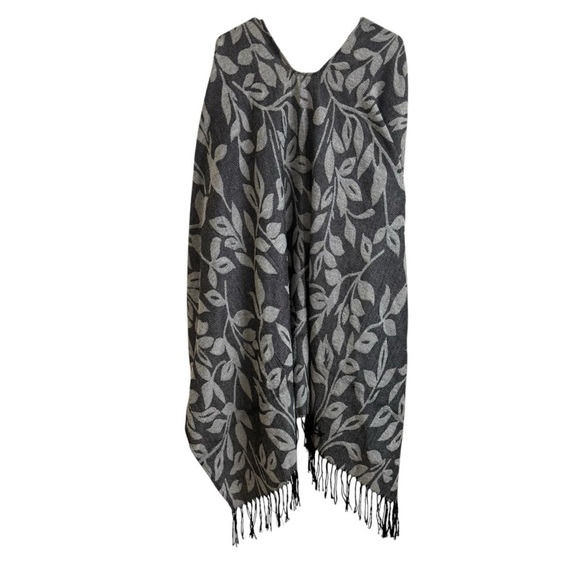 Noelle Shawl Wrap Poncho Black Gray Leaf Design Fringe Hem One Size Fits Most - Picture 6 of 6